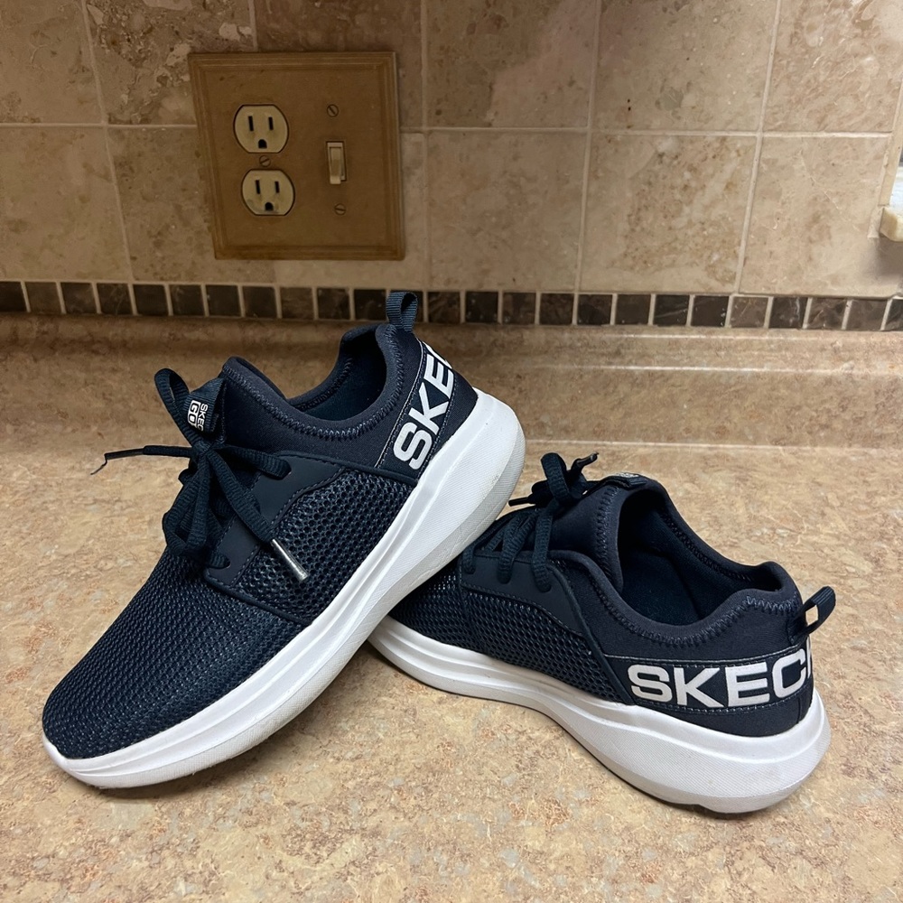 Skechers Go Run Fast Valor Navy Size 3.5 (Big Boy)